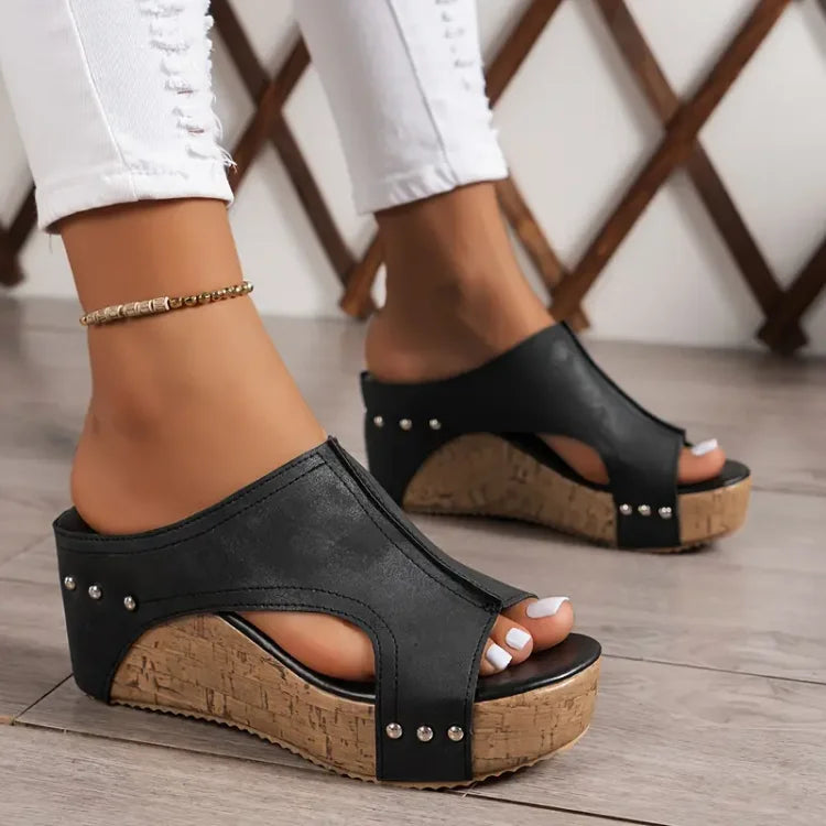 Faith – Elegante Sleehak Sandalen met Rubberen Zool en Gesp