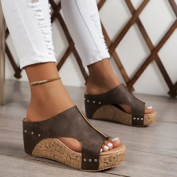 Faith – Elegante Sleehak Sandalen met Rubberen Zool en Gesp