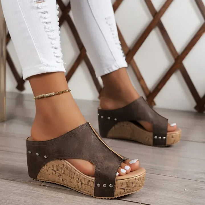 Faith – Elegante Sleehak Sandalen met Rubberen Zool en Gesp