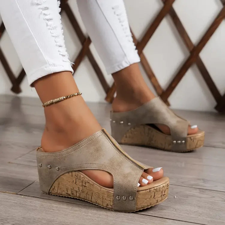 Faith – Elegante Sleehak Sandalen met Rubberen Zool en Gesp