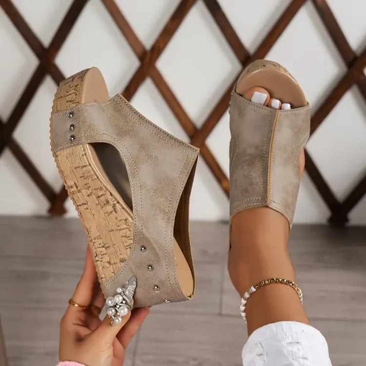 Faith – Elegante Sleehak Sandalen met Rubberen Zool en Gesp