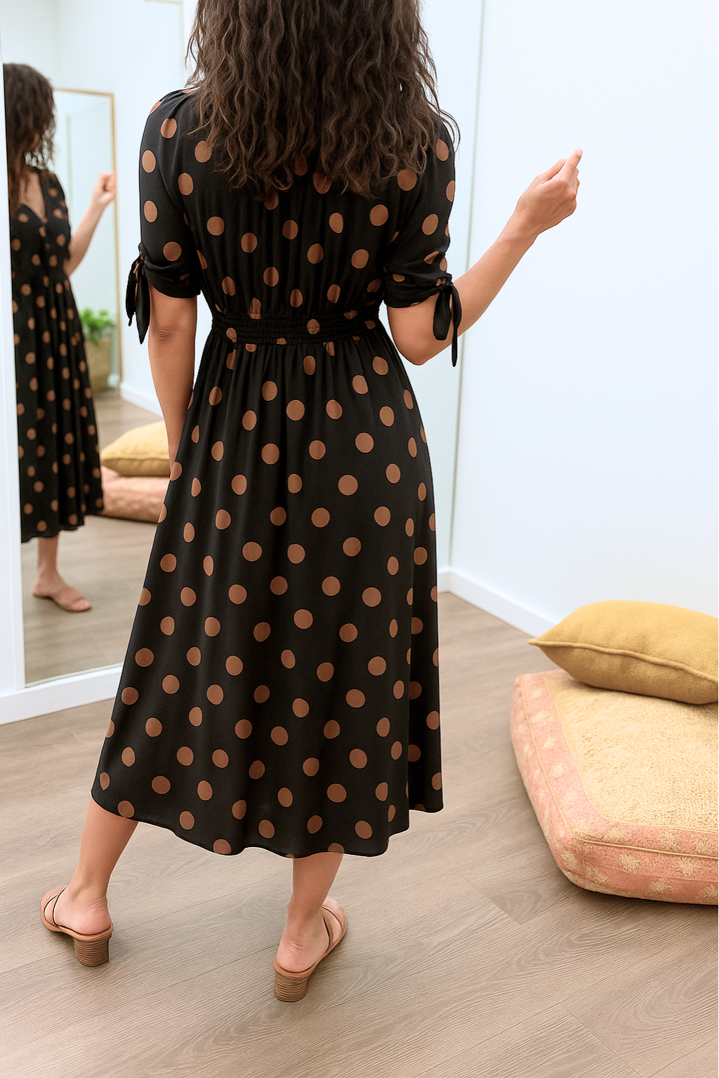 Aleksandra - Polkadot Midi Jurk Met V-Hals