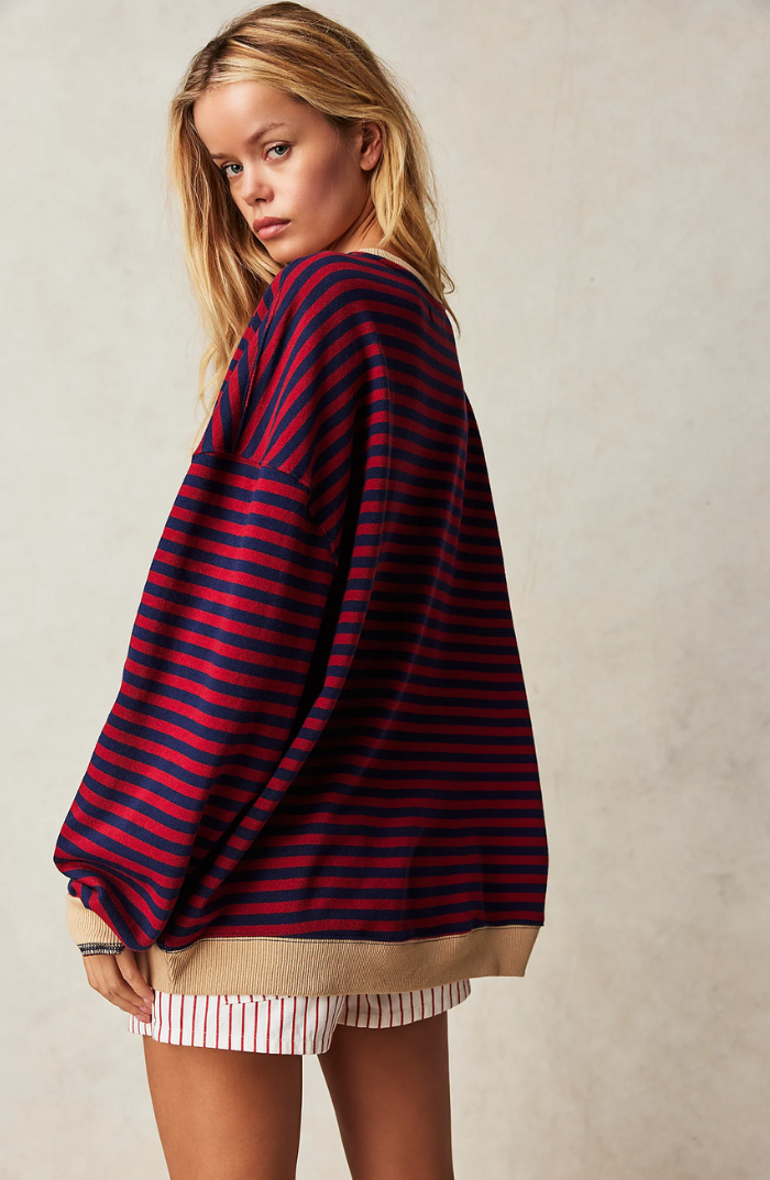 Catje - Oversized Trui met Levendige Strepen
