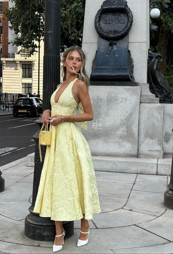 Niamh - Elegante Mouwloze Jurk met Borduursel en Diepe V-Hals