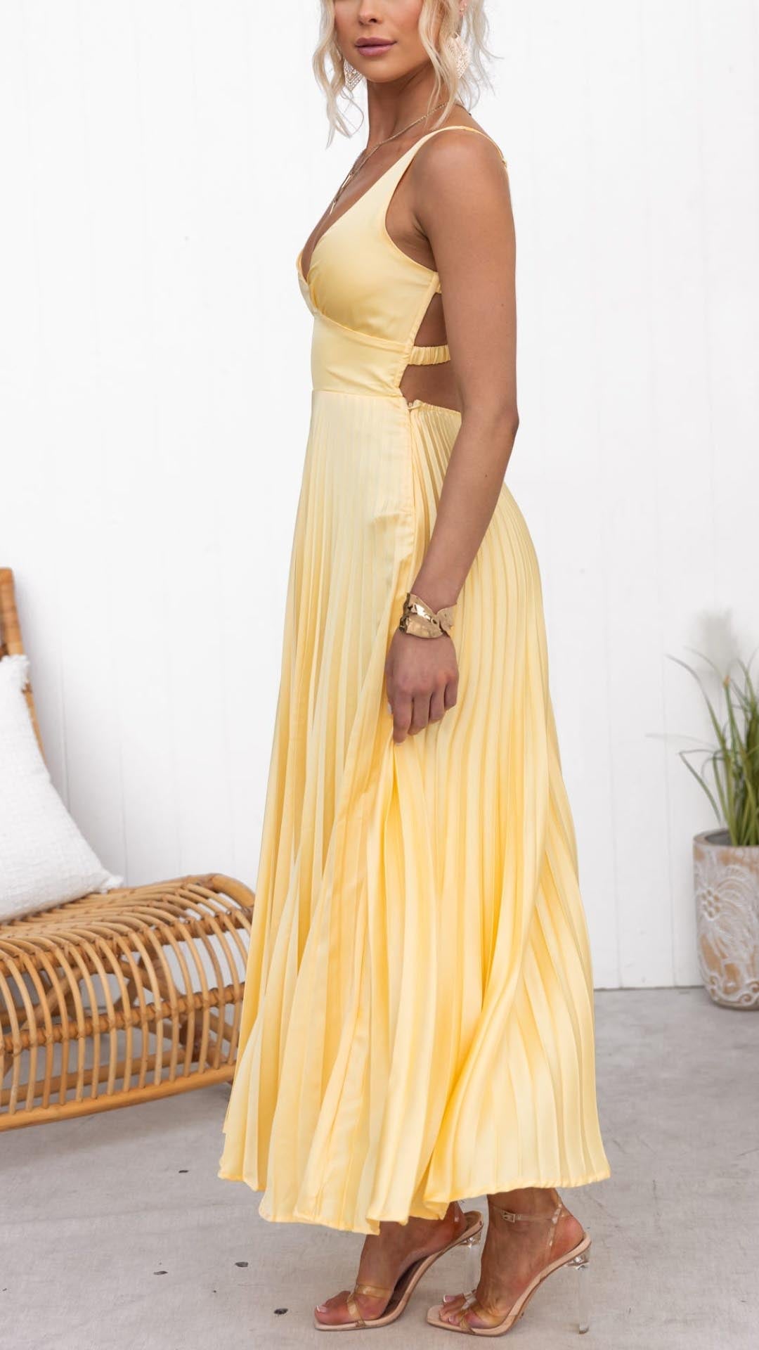 Noor - Gele geplooide elegante V-hals maxi jurk