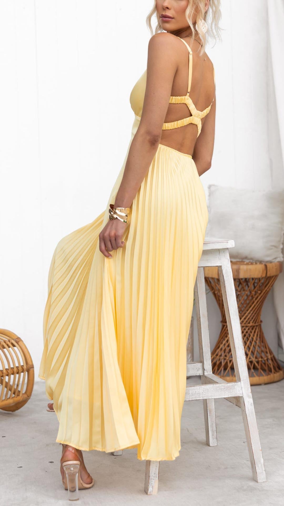 Noor - Gele geplooide elegante V-hals maxi jurk