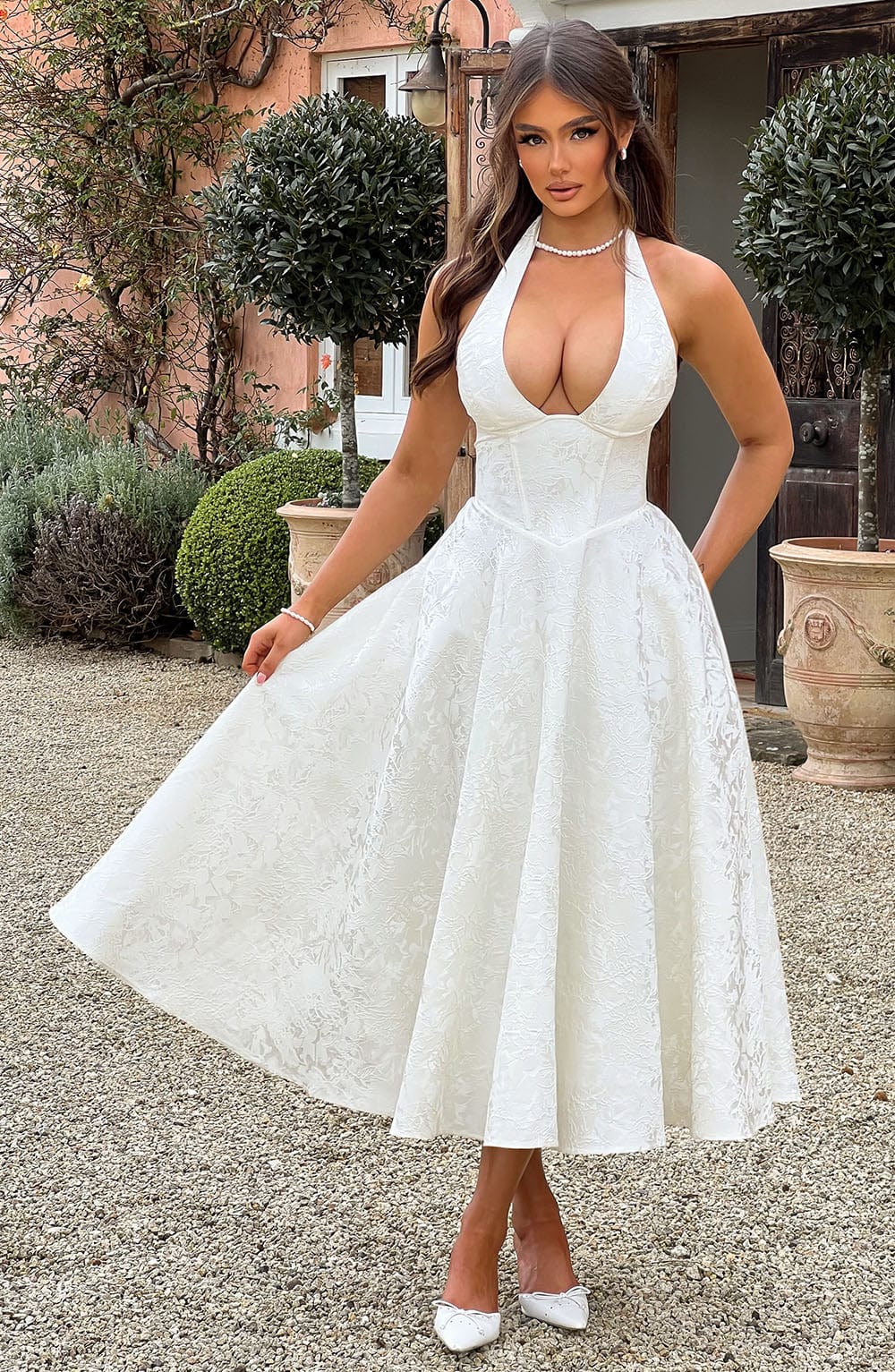 Niamh - Elegante Mouwloze Jurk met Borduursel en Diepe V-Hals