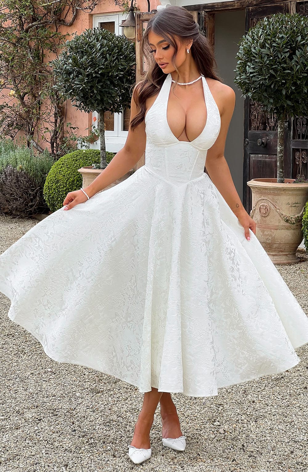 Niamh - Elegante Mouwloze Jurk met Borduursel en Diepe V-Hals