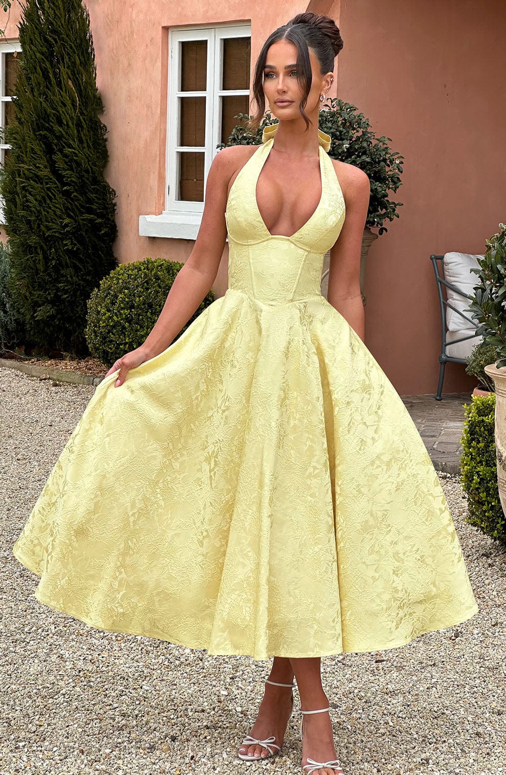 Niamh - Elegante Mouwloze Jurk met Borduursel en Diepe V-Hals